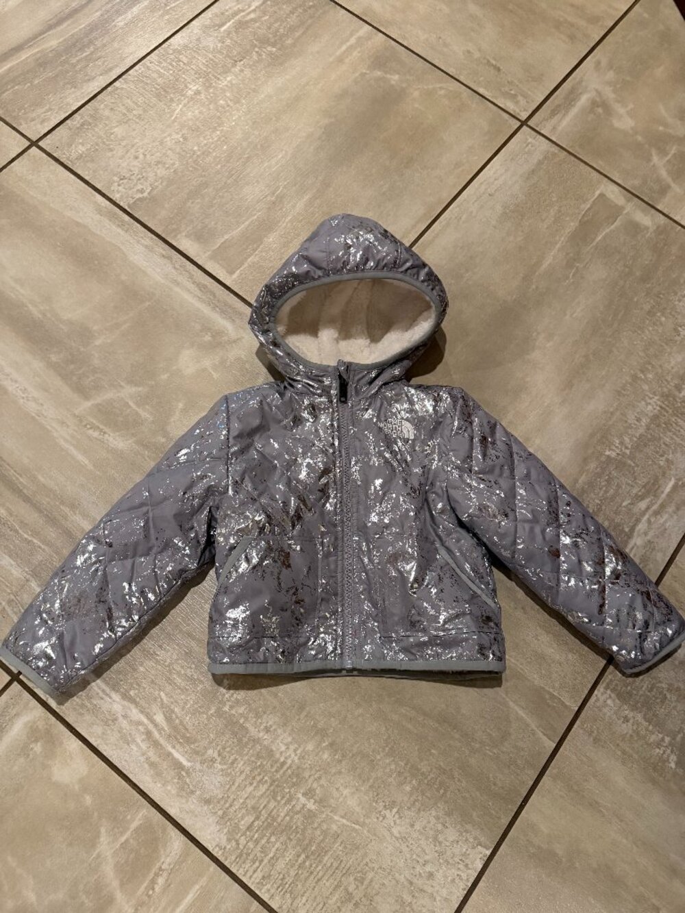 The North Face Toddler 2T Reversible Mossbud Swirl Jacket Metallic/ Ivory Fleece